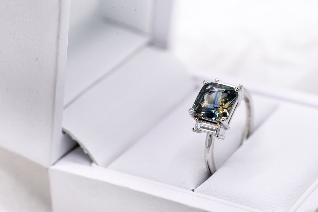Three Stone Asscher Cut w/ Blue Sapphire & Diamond - Lei è