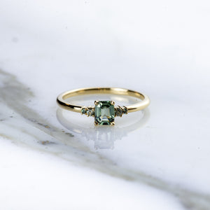 Petite Five Stone of Green Sapphire - Lei è -